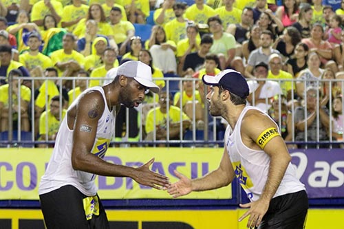 Evandro e Bruno Schmidt vão em busca do título do Circuito Brasileiro  / Foto: Ana Patrícia/Inovafoto/CBV